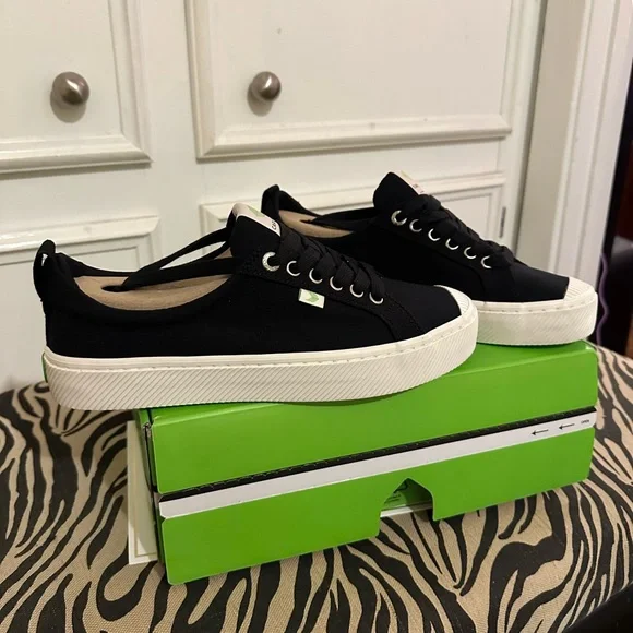 Cariuma OCA low black sneakers sz 8M/9.5W - Picture 2 of 7